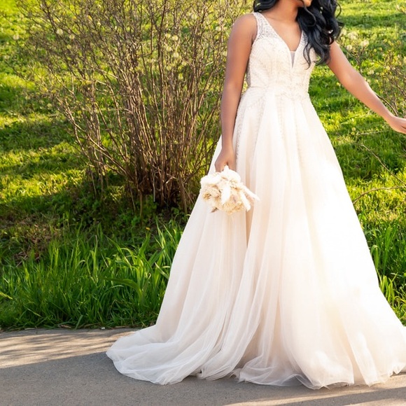 Wedding Dress / Prom Dress - Picture 1 of 4